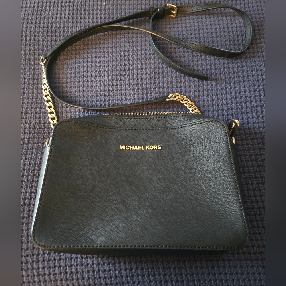 Michael Kors crossbody or shoulder purse
